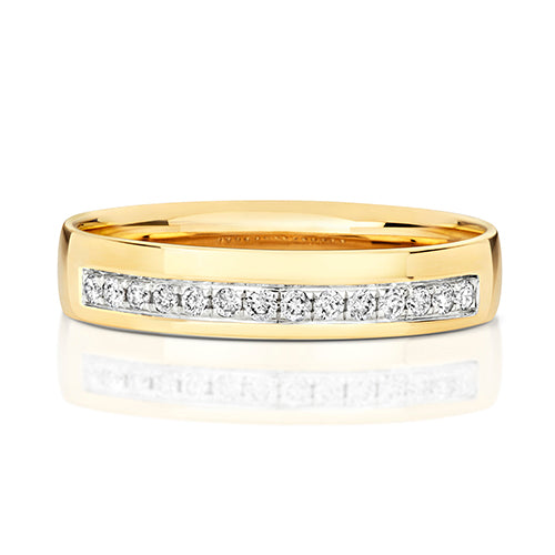 18K Yellow Gold Wedding Ring with Diamond